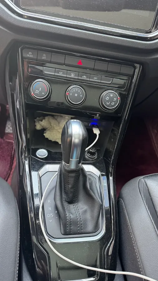 2021 Volkswagen T-Roc 1.4T 150HP L4 7DCT,autocango,china used car exporter,china ev exporter,chinese used car exporter,chinese used ev exporter