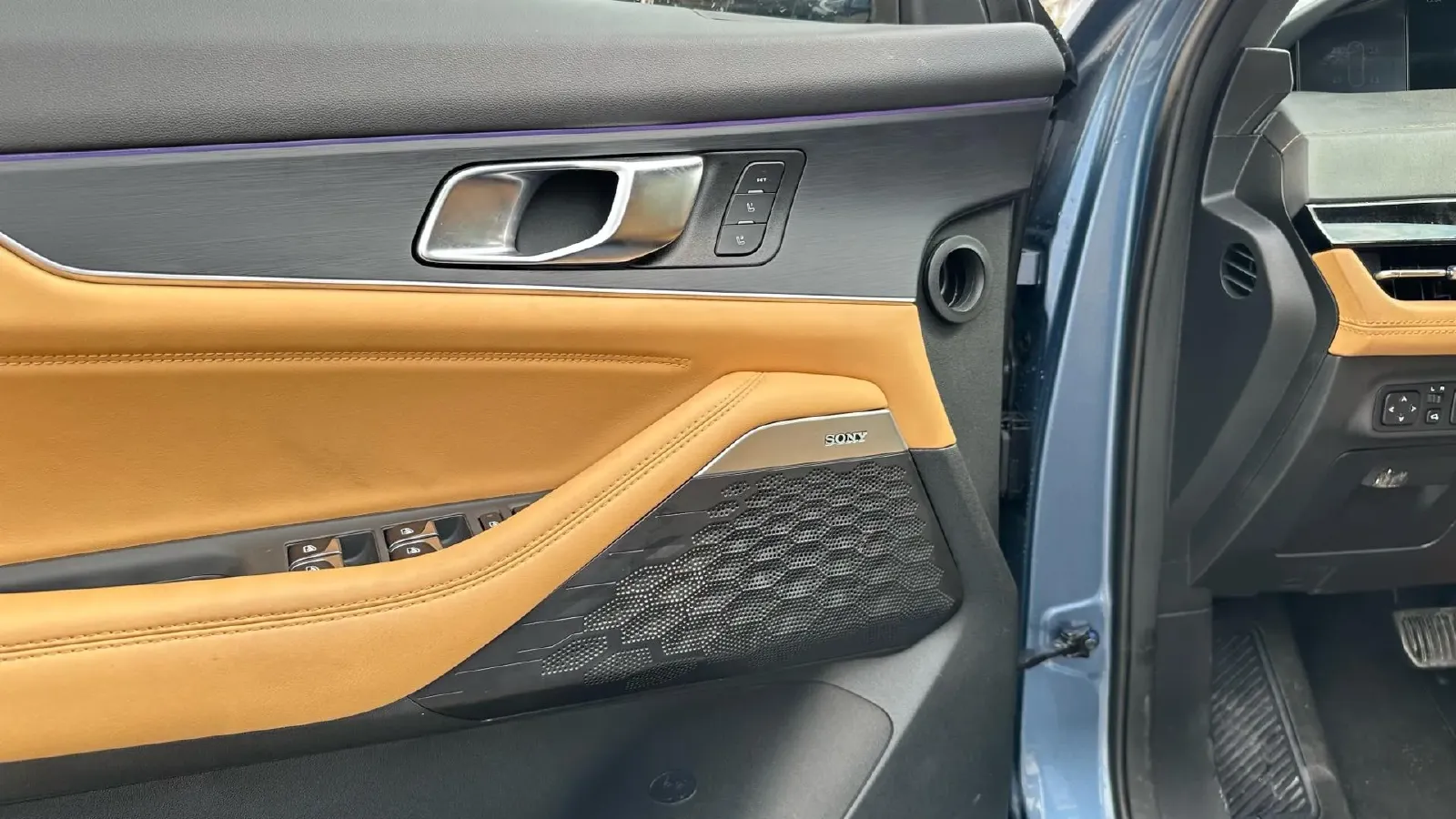 2021 ChangAn UNI-K 2.0T 233HP L4 8AT,autocango,china used car exporter,china ev exporter,chinese used car exporter,chinese used ev exporter