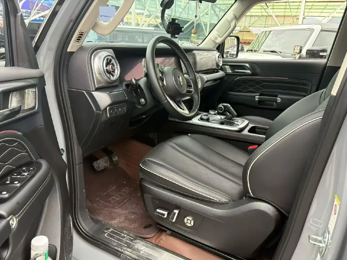 2023 Tank 300 2.0T 227HP L4 8AT,autocango,china used car exporter,china ev exporter,chinese used car exporter,chinese used ev exporter