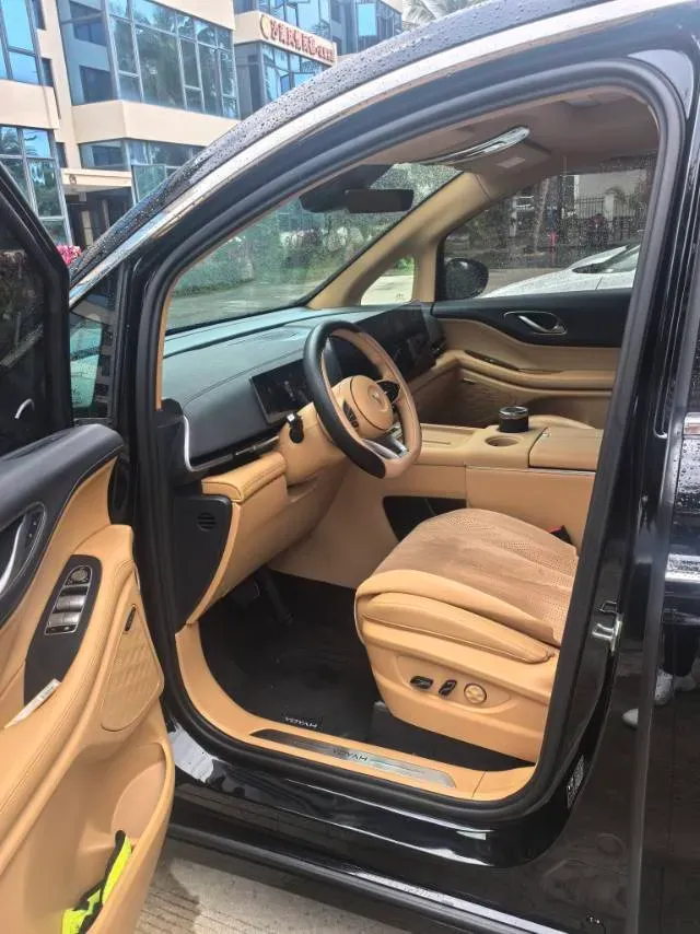 2025 Voyah Dream BEV 108.7KWH,autocango,china used car exporter,china ev exporter,chinese used car exporter,chinese used ev exporter