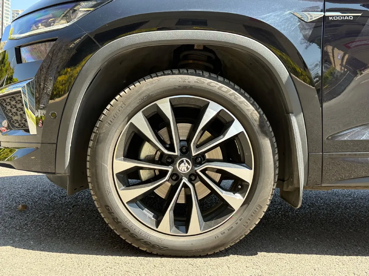 2023 Skoda Kodiak 2.0T 186HP L4 7DCT,autocango,china used car exporter,china ev exporter,chinese used car exporter,chinese used ev exporter