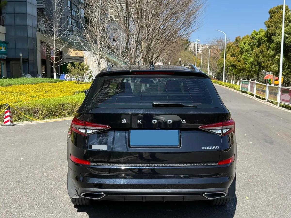 2023 Skoda Kodiak 2.0T 186HP L4 7DCT,autocango,china used car exporter,china ev exporter,chinese used car exporter,chinese used ev exporter