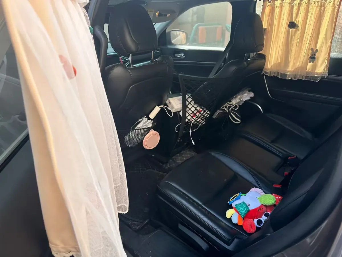 2018 Jeep Grand Commander 2.0T 265HP L4 9AT,autocango,china used car exporter,china ev exporter,chinese used car exporter,chinese used ev exporter