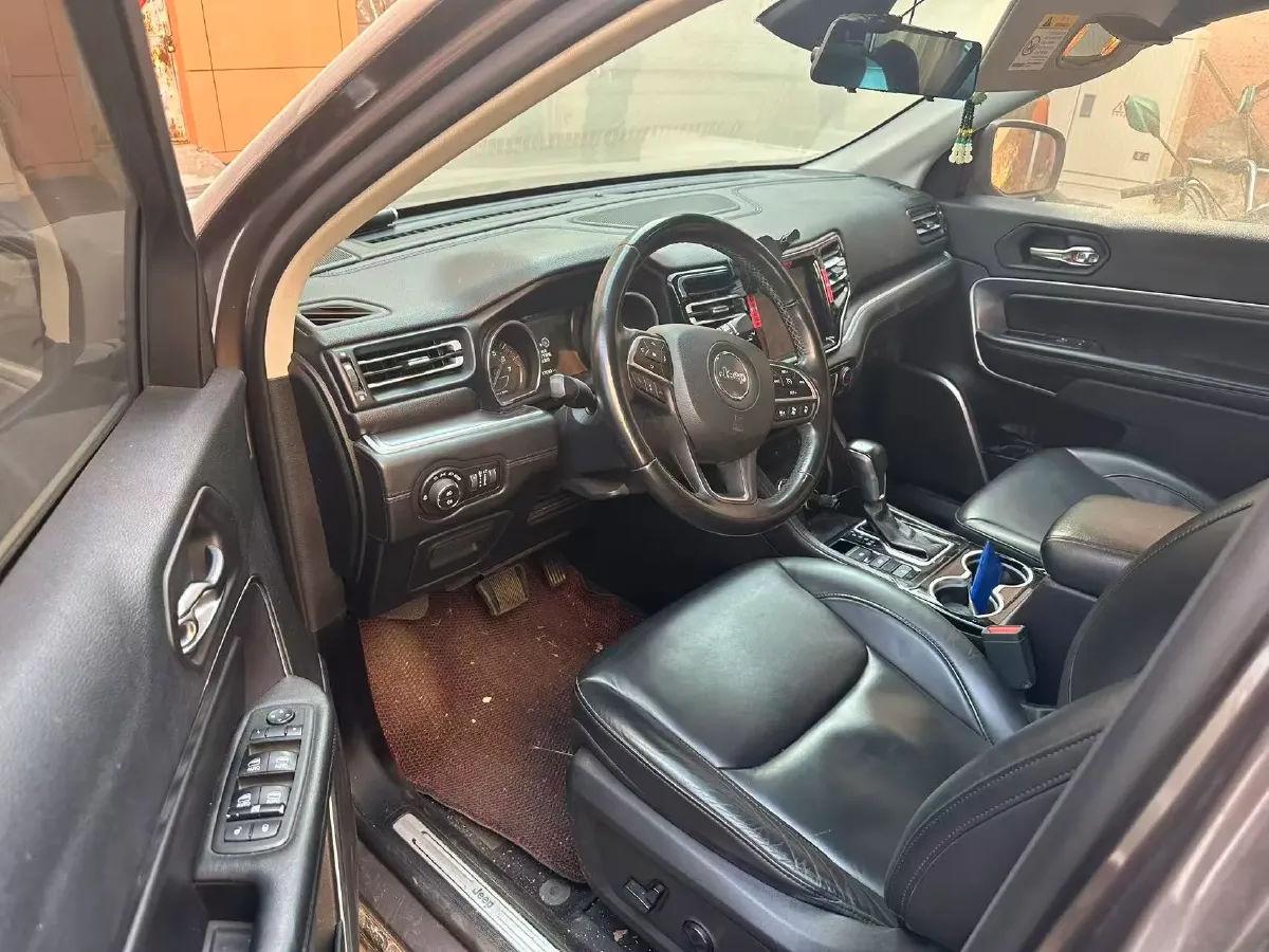 2018 Jeep Grand Commander 2.0T 265HP L4 9AT,autocango,china used car exporter,china ev exporter,chinese used car exporter,chinese used ev exporter