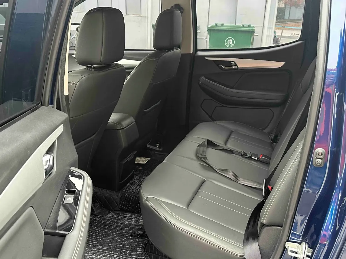 2023 Isuzu RE-MAX Jim 2.5T 143HP L4 6MT,autocango,china used car exporter,china ev exporter,chinese used car exporter,chinese used ev exporter