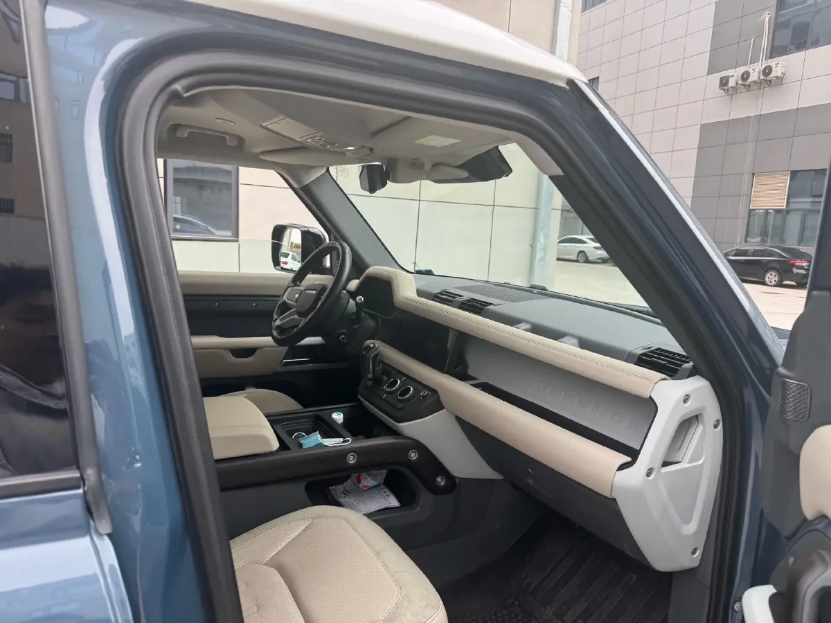 2020 Land Rover Defender 3.0T 400HP L6 8AT,autocango,china used car exporter,china ev exporter,chinese used car exporter,chinese used ev exporter