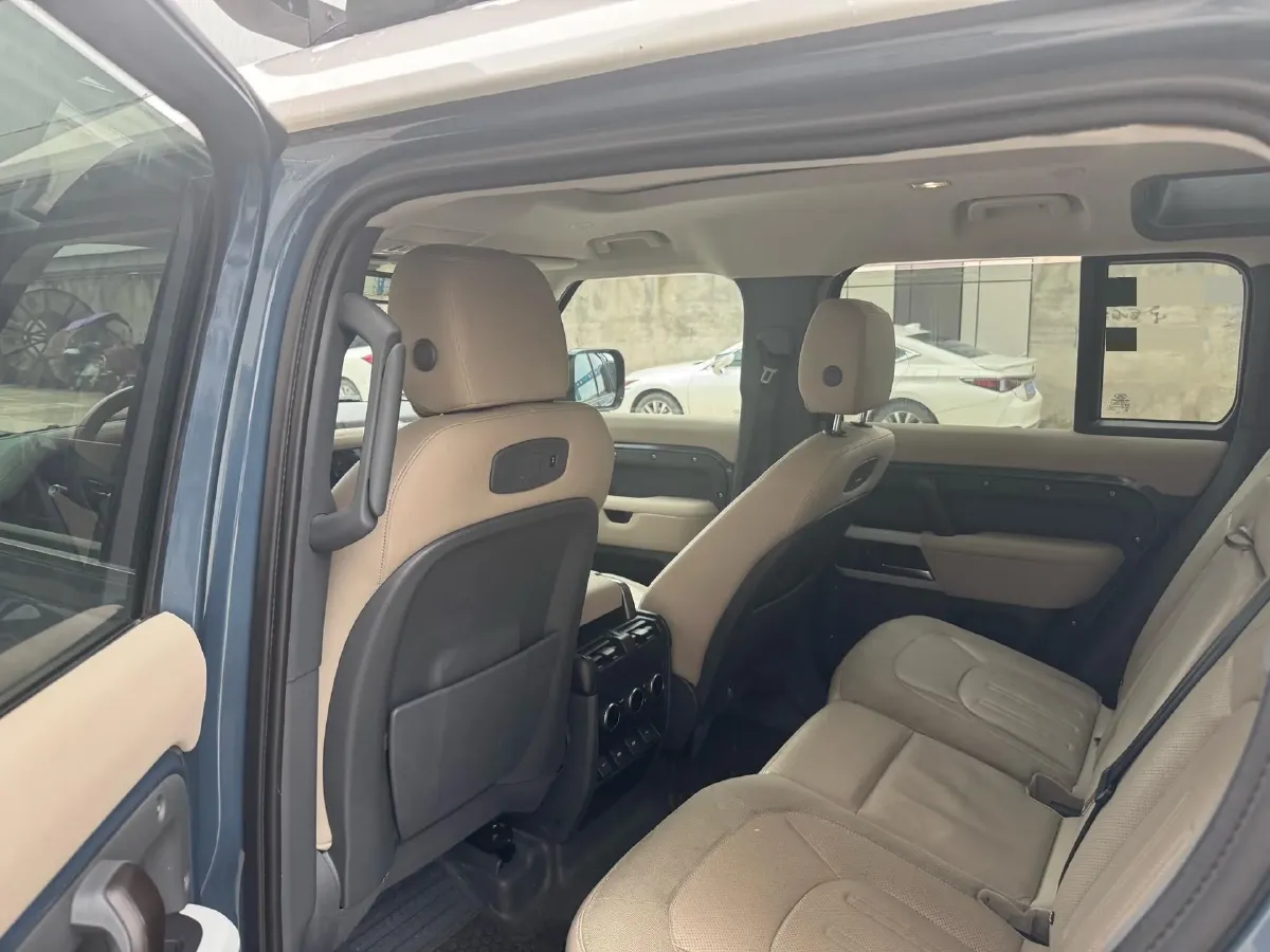 2020 Land Rover Defender 3.0T 400HP L6 8AT,autocango,china used car exporter,china ev exporter,chinese used car exporter,chinese used ev exporter