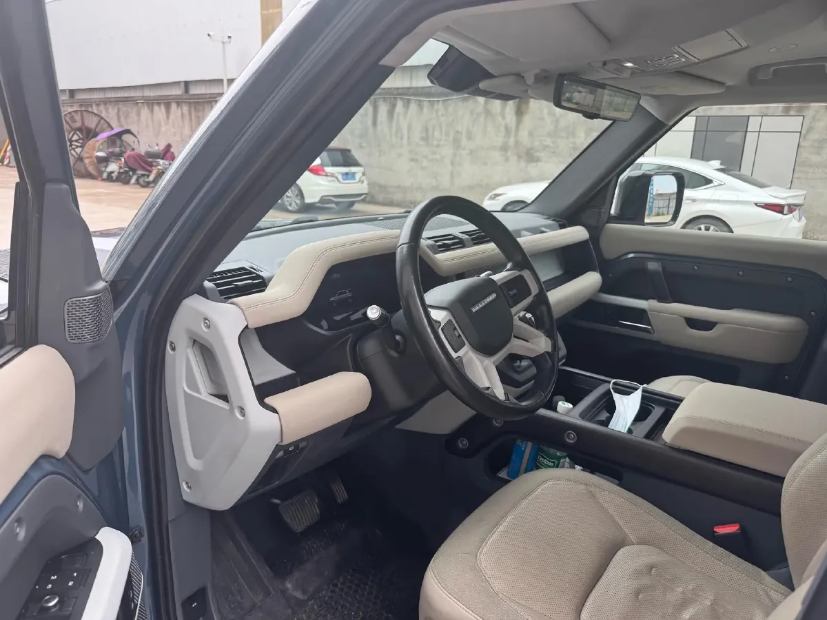 2020 Land Rover Defender 3.0T 400HP L6 8AT,autocango,china used car exporter,china ev exporter,chinese used car exporter,chinese used ev exporter