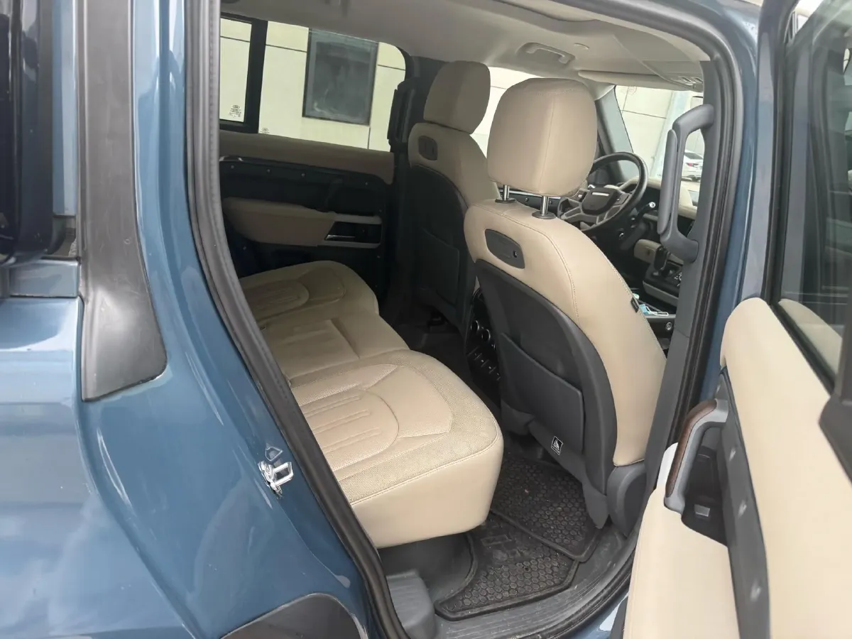 2020 Land Rover Defender 3.0T 400HP L6 8AT,autocango,china used car exporter,china ev exporter,chinese used car exporter,chinese used ev exporter