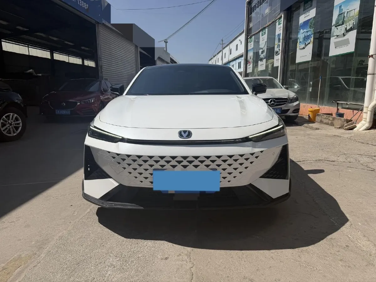 2024 ChangAn UNI-V 1.5T 188HP L4 7DCT,autocango,china used car exporter,china ev exporter,chinese used car exporter,chinese used ev exporter