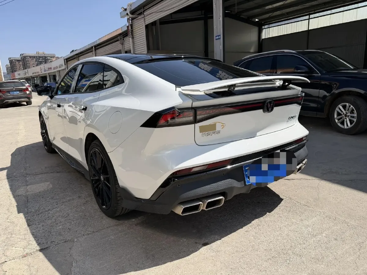 2024 ChangAn UNI-V 1.5T 188HP L4 7DCT,autocango,china used car exporter,china ev exporter,chinese used car exporter,chinese used ev exporter