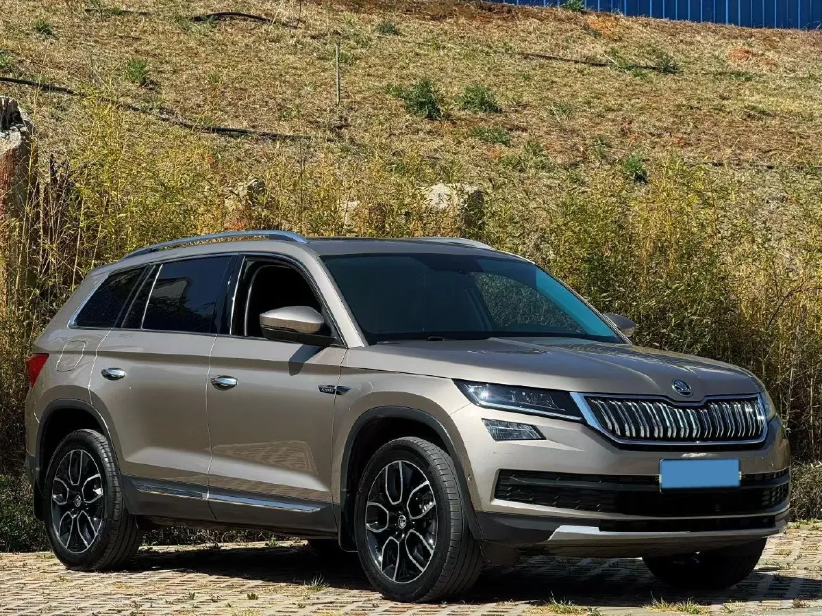 2021 Skoda Kodiak 2.0T 186HP L4 7DCT,autocango,china used car exporter,china ev exporter,chinese used car exporter,chinese used ev exporter