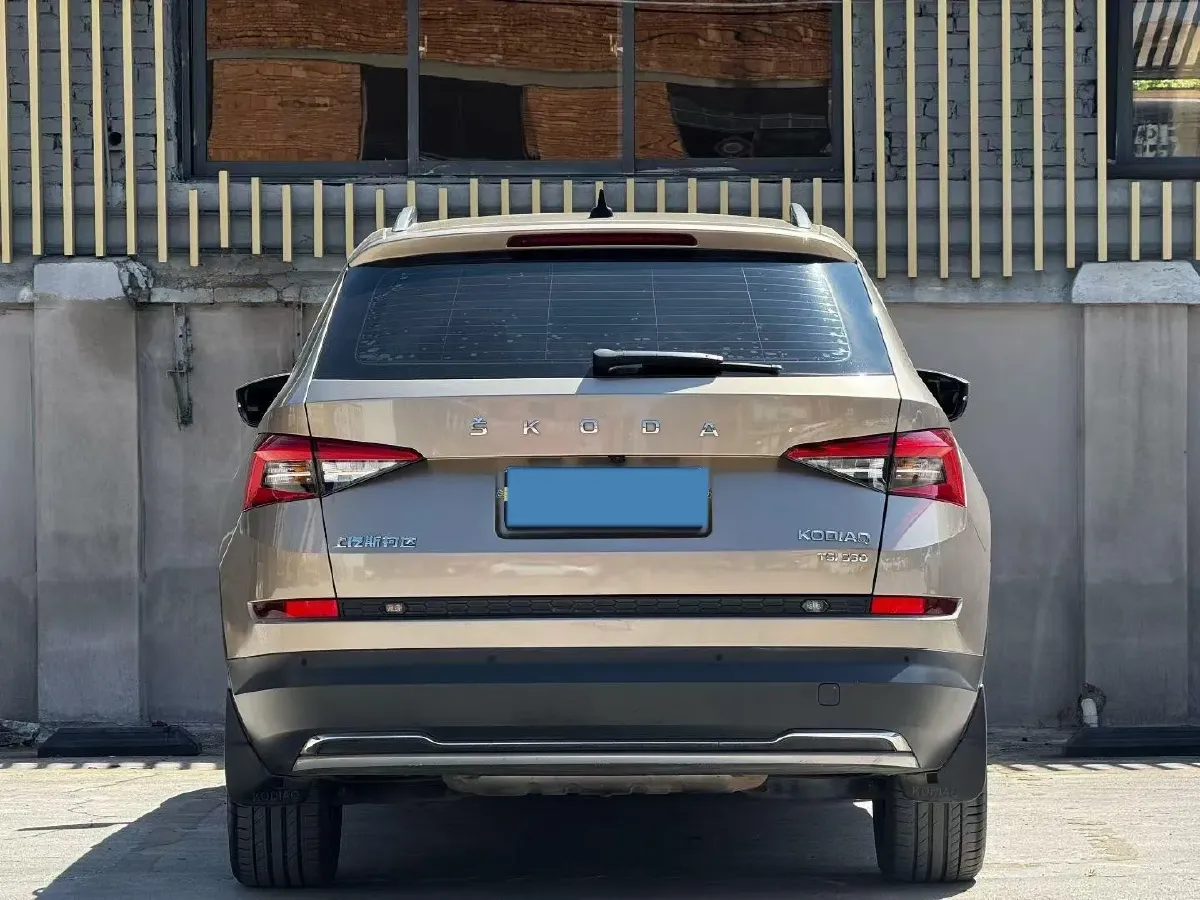 2021 Skoda Kodiak 2.0T 186HP L4 7DCT,autocango,china used car exporter,china ev exporter,chinese used car exporter,chinese used ev exporter