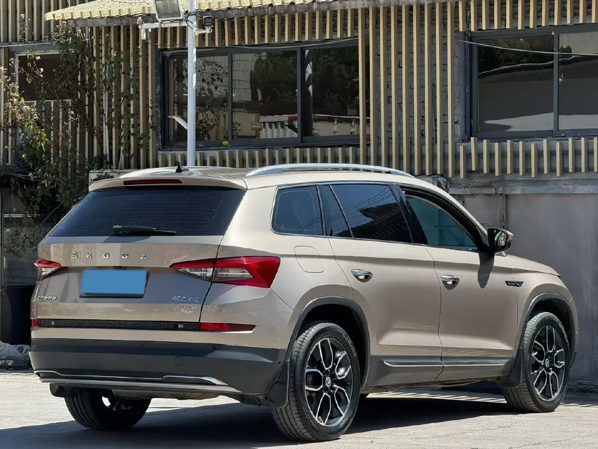 2021 Skoda Kodiak 2.0T 186HP L4 7DCT,autocango,china used car exporter,china ev exporter,chinese used car exporter,chinese used ev exporter