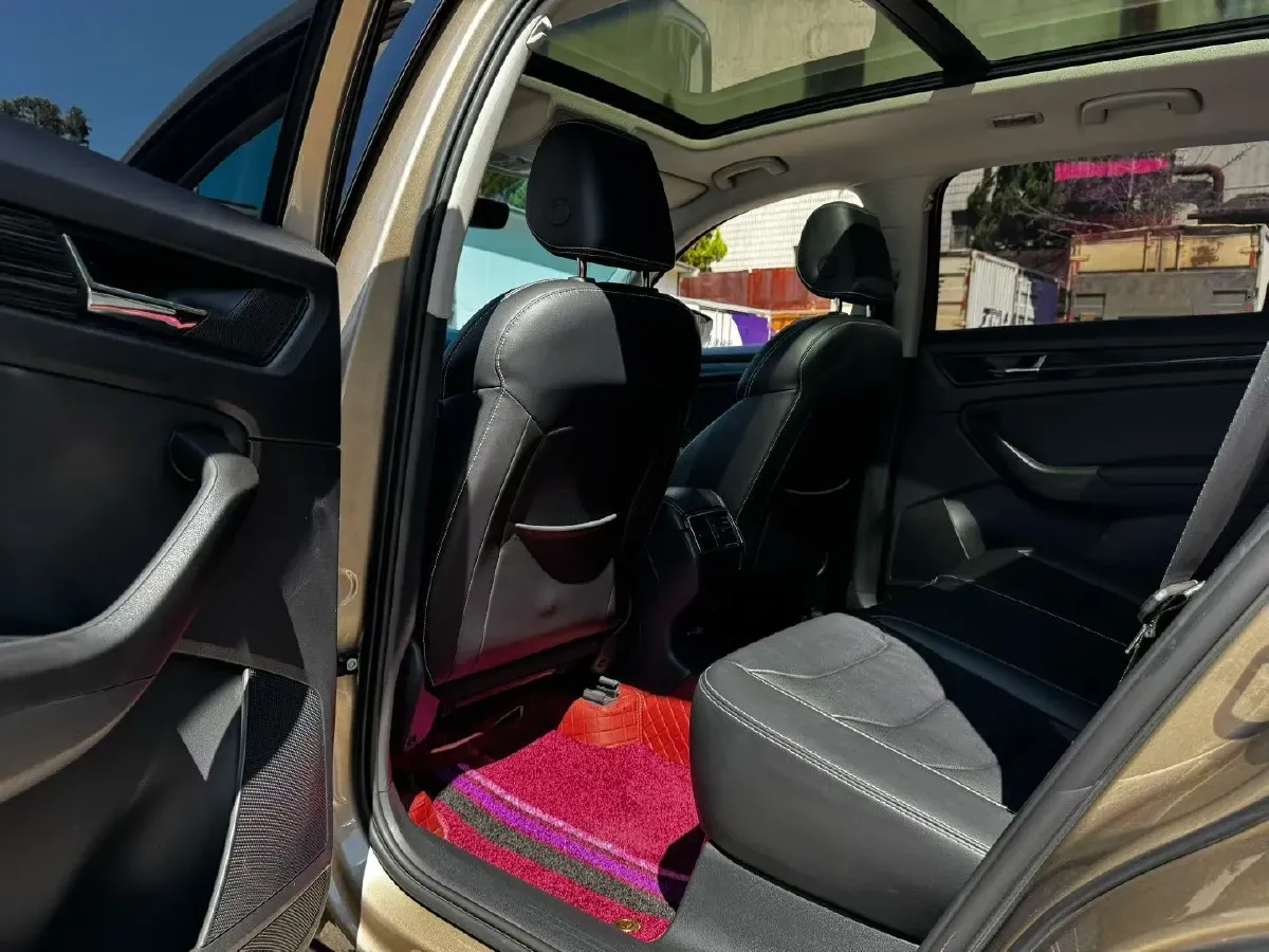 2021 Skoda Kodiak 2.0T 186HP L4 7DCT,autocango,china used car exporter,china ev exporter,chinese used car exporter,chinese used ev exporter