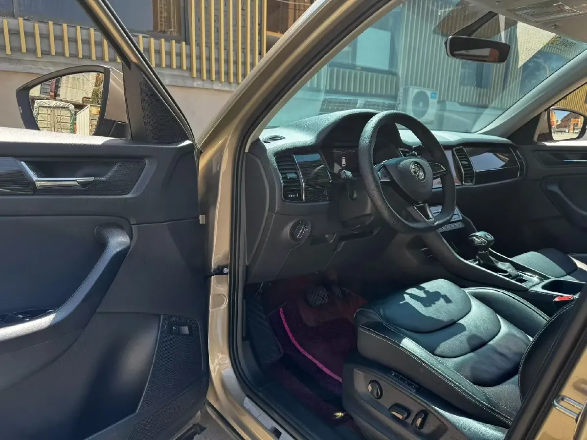 2021 Skoda Kodiak 2.0T 186HP L4 7DCT,autocango,china used car exporter,china ev exporter,chinese used car exporter,chinese used ev exporter