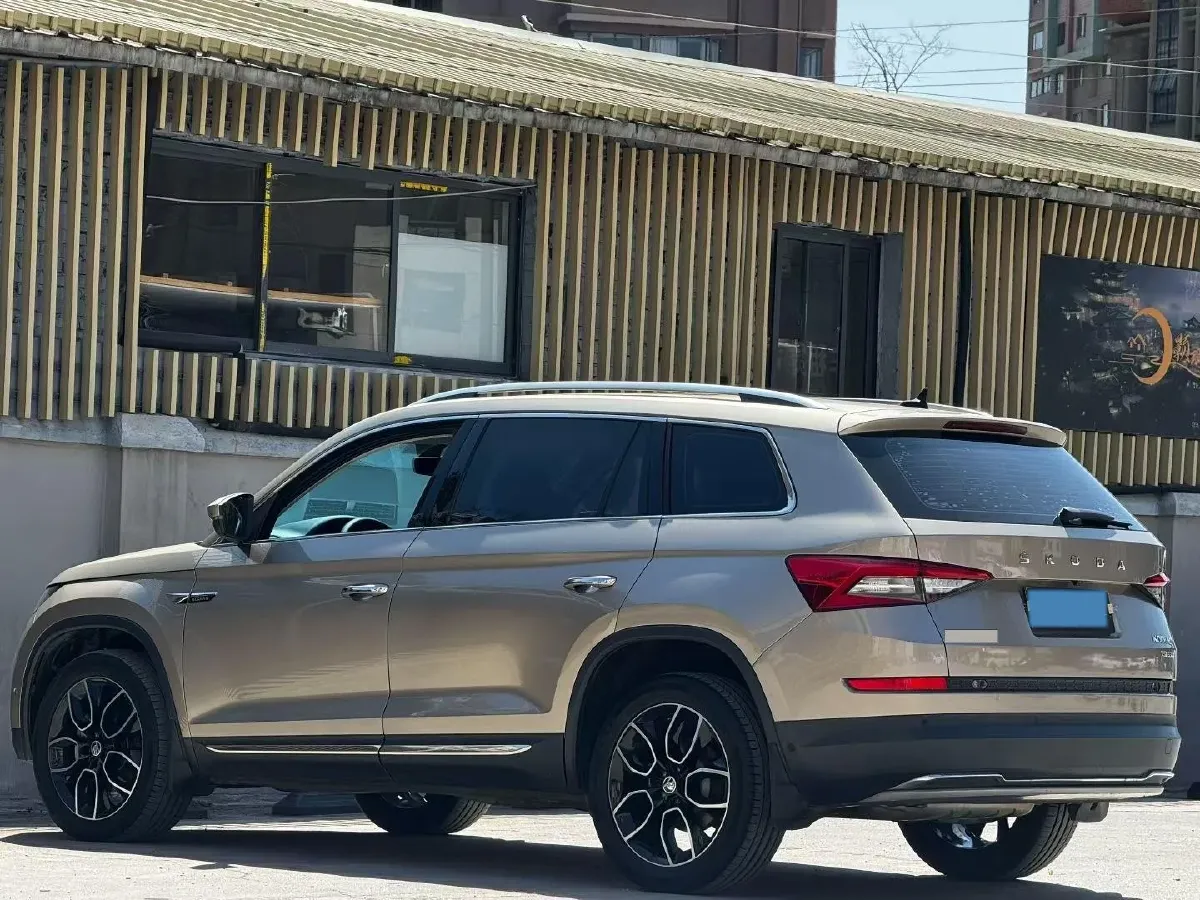 2021 Skoda Kodiak 2.0T 186HP L4 7DCT,autocango,china used car exporter,china ev exporter,chinese used car exporter,chinese used ev exporter