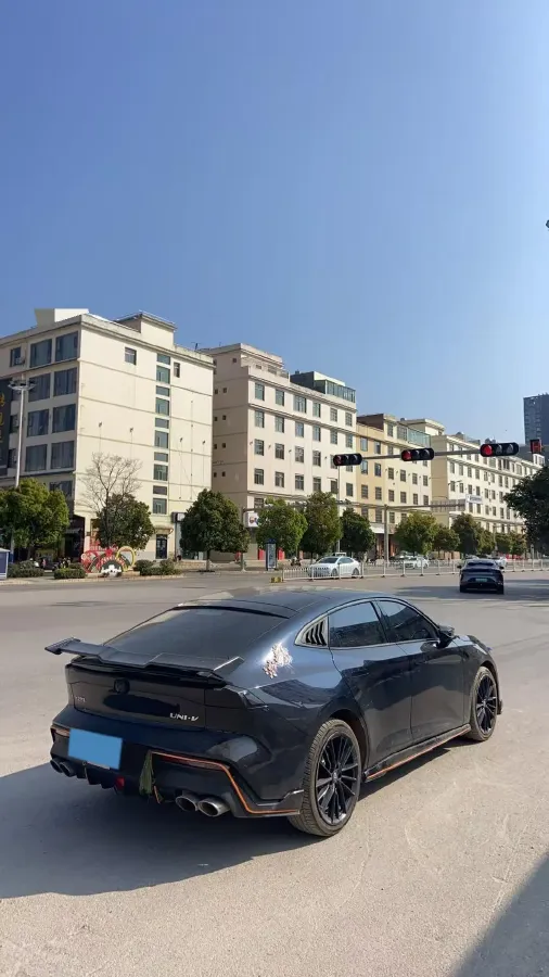 2022 ChangAn UNI-V 1.5T 188HP L4 7DCT,autocango,china used car exporter,china ev exporter,chinese used car exporter,chinese used ev exporter