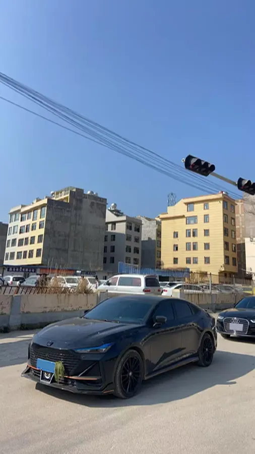 2022 ChangAn UNI-V 1.5T 188HP L4 7DCT,autocango,china used car exporter,china ev exporter,chinese used car exporter,chinese used ev exporter