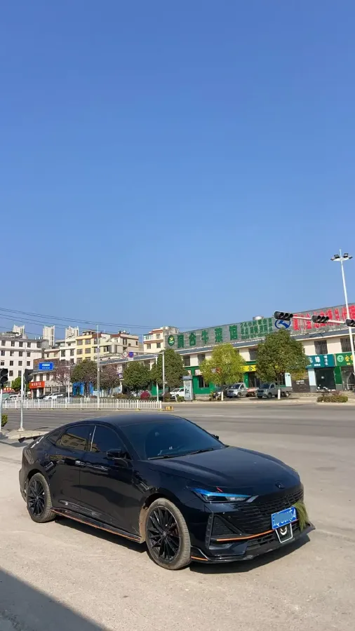 2022 ChangAn UNI-V 1.5T 188HP L4 7DCT,autocango,china used car exporter,china ev exporter,chinese used car exporter,chinese used ev exporter