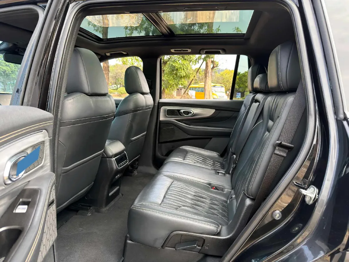 2022 GAC Trumpchi GS8 2.0T 252HP L4 8AT,autocango,china used car exporter,china ev exporter,chinese used car exporter,chinese used ev exporter