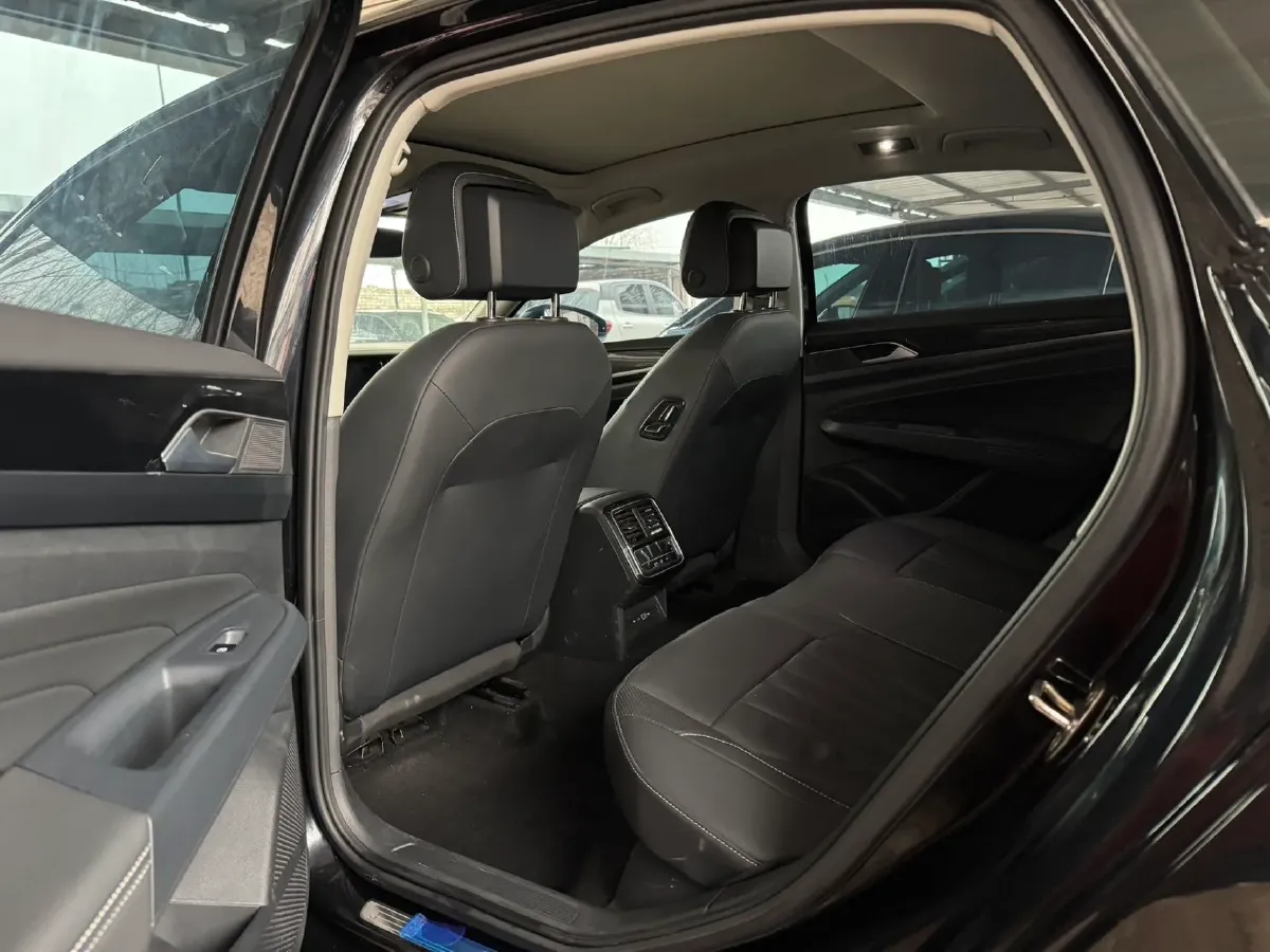 2025 Volkswagen Passat 2.0T 186HP L4 7DCT,autocango,china used car exporter,china ev exporter,chinese used car exporter,chinese used ev exporter