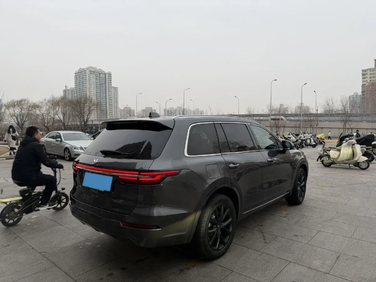 2021 Li ONE Range Extended 131HP REEV 40.5KWH,autocango,china used car exporter,china ev exporter,chinese used car exporter,chinese used ev exporter