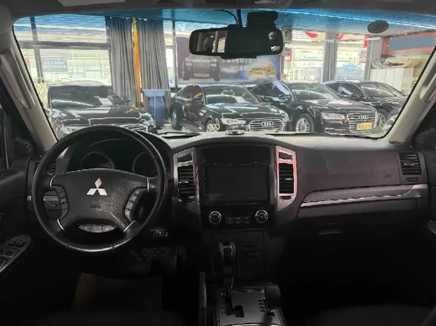 2020 Mitsubishi Pajero 3.0L 174HP V6 5AT,autocango,china used car exporter,china ev exporter,chinese used car exporter,chinese used ev exporter