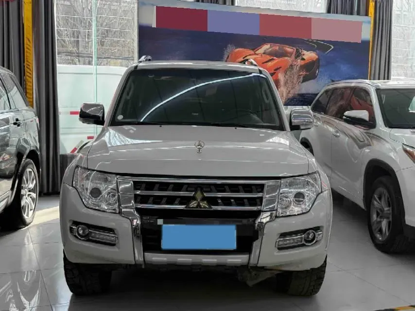 2020 Mitsubishi Pajero 3.0L 174HP V6 5AT,autocango,china used car exporter,china ev exporter,chinese used car exporter,chinese used ev exporter