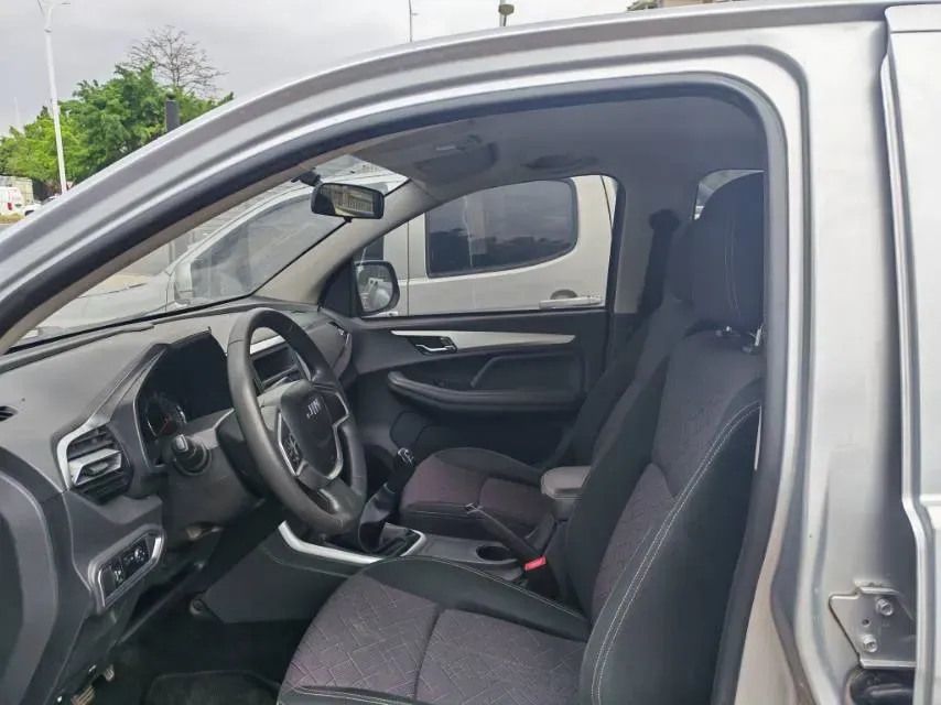 2022 Isuzu RE-MAX Jim 2.8T 120HP L4 5MT,autocango,china used car exporter,china ev exporter,chinese used car exporter,chinese used ev exporter