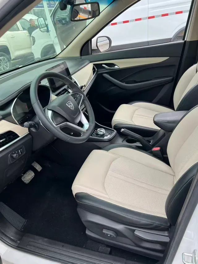 2018 BaoJun 530 1.5T 150HP L4 6MT,autocango,china used car exporter,china ev exporter,chinese used car exporter,chinese used ev exporter