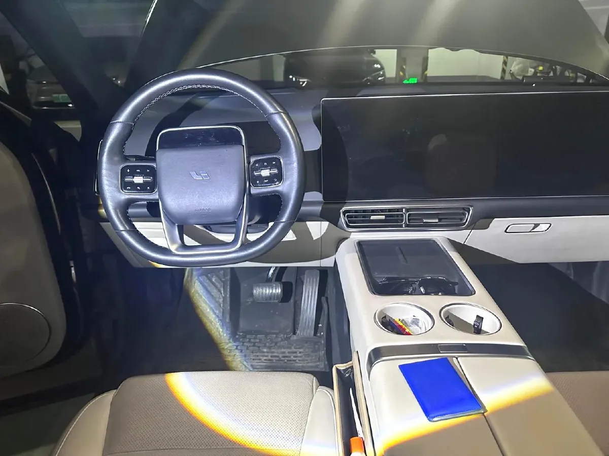 2023 Li L8 Range Extended 154HP REEV 40.9KWH,autocango,china used car exporter,china ev exporter,chinese used car exporter,chinese used ev exporter