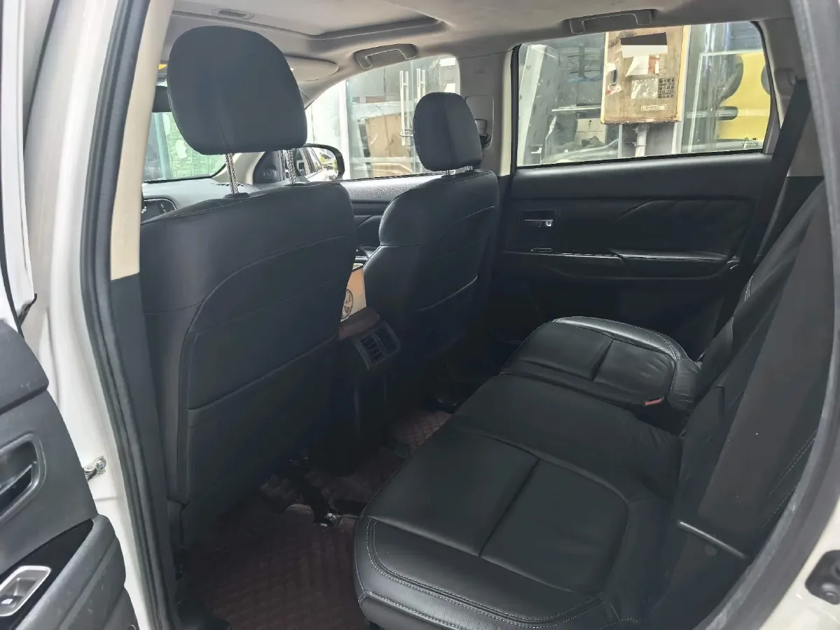 2019 Mitsubishi Outlander 2.0L 166HP L4 CVT,autocango,china used car exporter,china ev exporter,chinese used car exporter,chinese used ev exporter