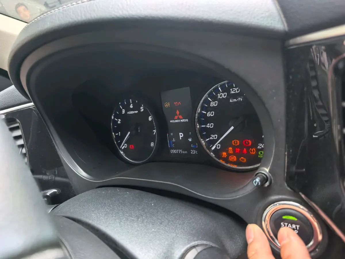 2019 Mitsubishi Outlander 2.0L 166HP L4 CVT,autocango,china used car exporter,china ev exporter,chinese used car exporter,chinese used ev exporter