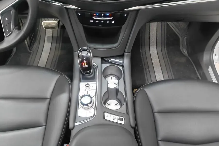 2021 Cadillac XT5 2.0T 237HP L4 9AT,autocango,china used car exporter,china ev exporter,chinese used car exporter,chinese used ev exporter