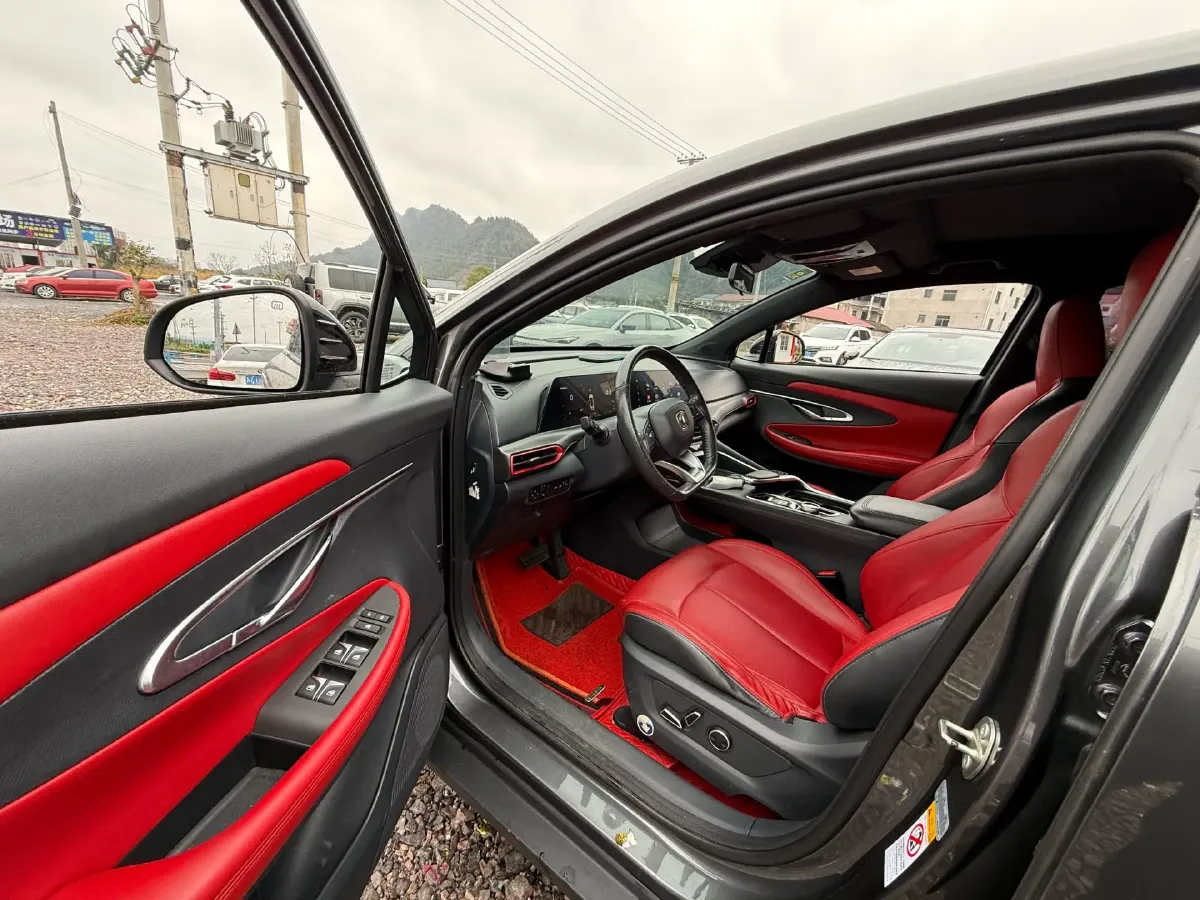 2020 ChangAn UNI-T 1.5T 180HP L4 7DCT,autocango,china used car exporter,china ev exporter,chinese used car exporter,chinese used ev exporter