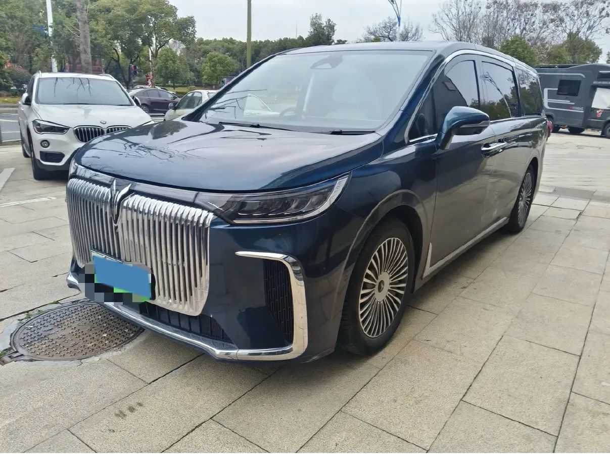 2025 Voyah Dream 1.5T 150HP L4 PHEV 41.7KWH,autocango,china used car exporter,china ev exporter,chinese used car exporter,chinese used ev exporter