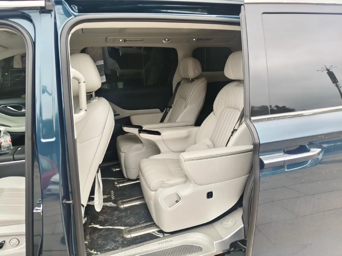 2025 Voyah Dream 1.5T 150HP L4 PHEV 41.7KWH,autocango,china used car exporter,china ev exporter,chinese used car exporter,chinese used ev exporter