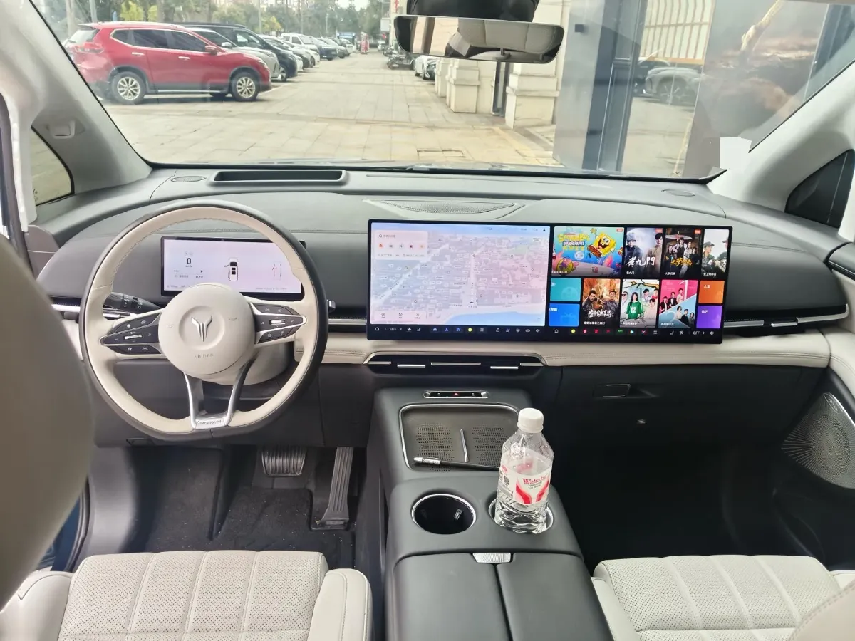 2025 Voyah Dream 1.5T 150HP L4 PHEV 41.7KWH,autocango,china used car exporter,china ev exporter,chinese used car exporter,chinese used ev exporter