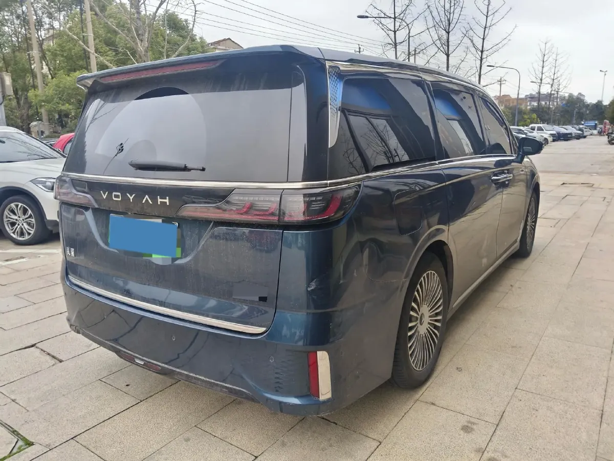 2025 Voyah Dream 1.5T 150HP L4 PHEV 41.7KWH,autocango,china used car exporter,china ev exporter,chinese used car exporter,chinese used ev exporter