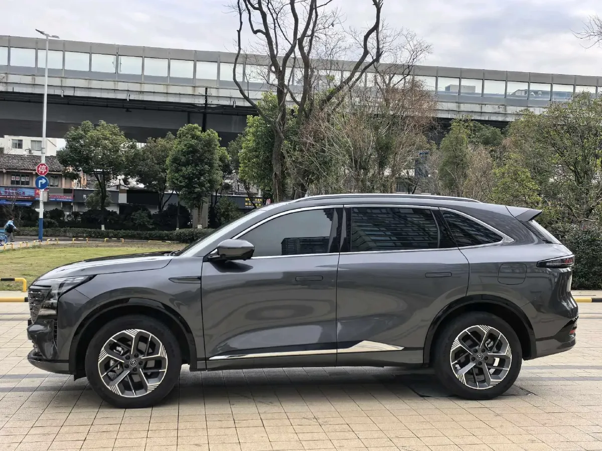 2025 ChangAn CS75 Plus 1.5T 192HP L4 8AT,autocango,china used car exporter,china ev exporter,chinese used car exporter,chinese used ev exporter