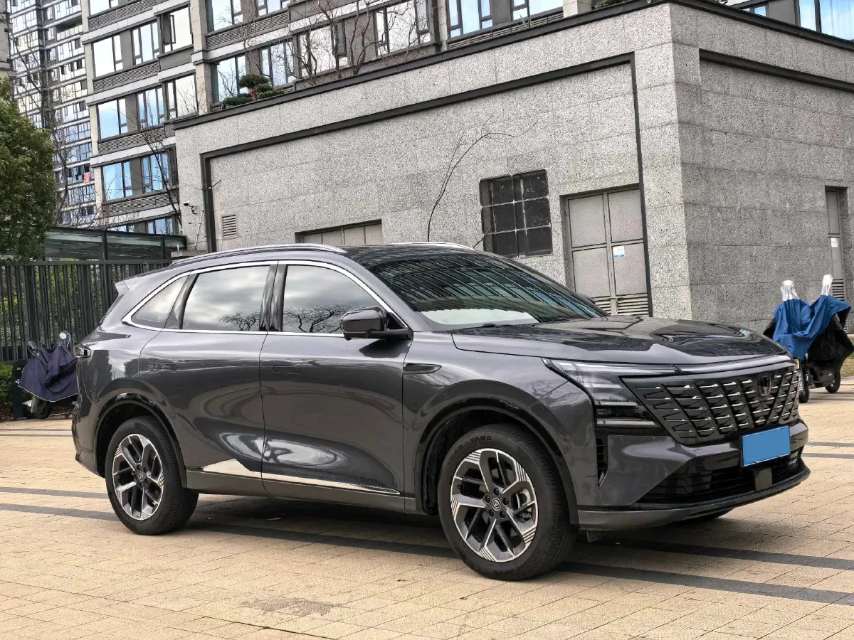 2025 ChangAn CS75 Plus 1.5T 192HP L4 8AT,autocango,china used car exporter,china ev exporter,chinese used car exporter,chinese used ev exporter