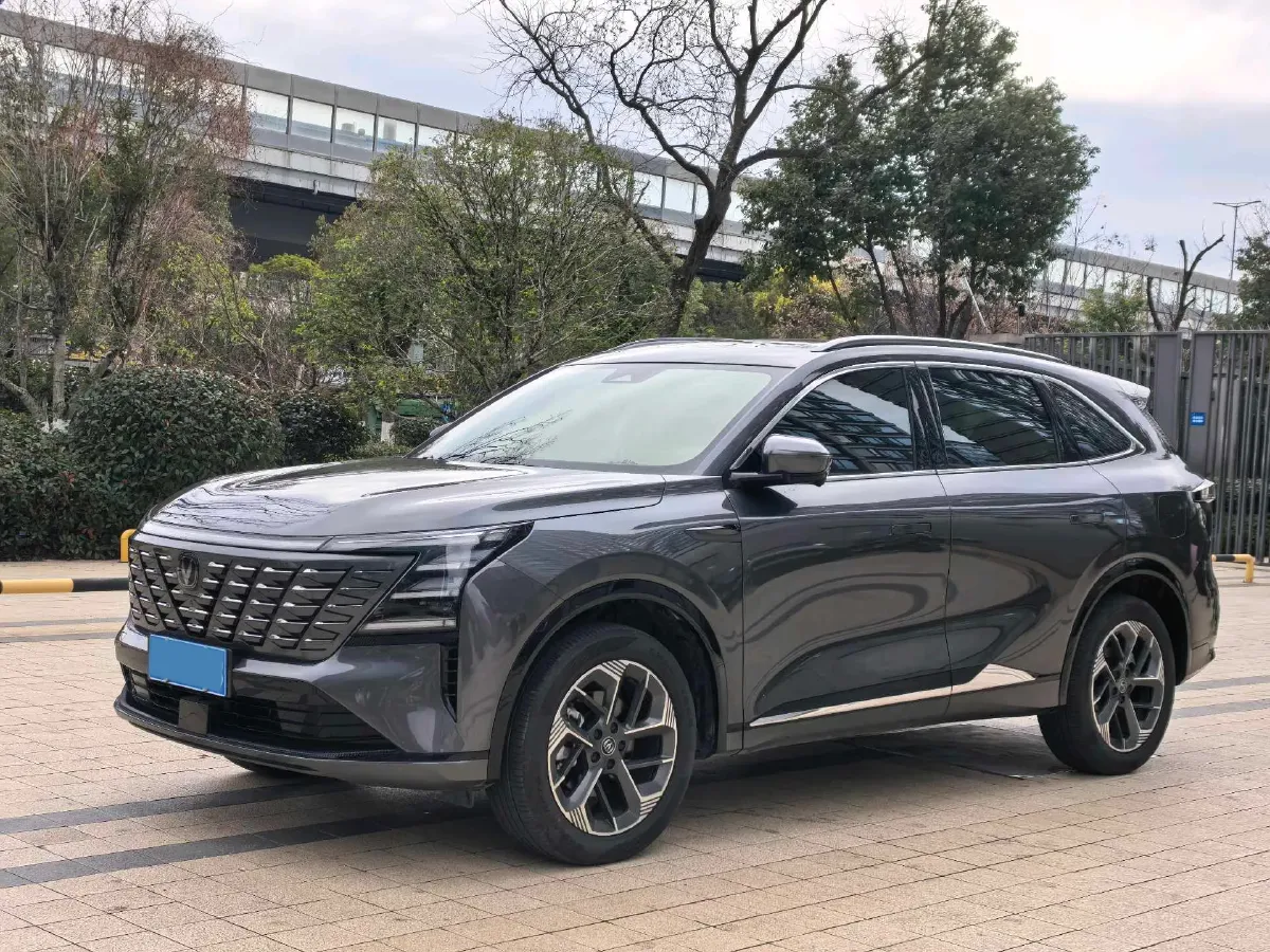 2025 ChangAn CS75 Plus 1.5T 192HP L4 8AT,autocango,china used car exporter,china ev exporter,chinese used car exporter,chinese used ev exporter