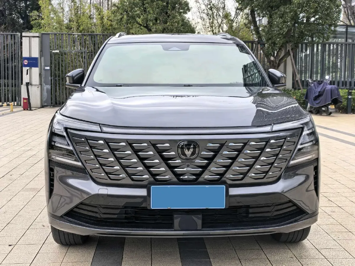 2025 ChangAn CS75 Plus 1.5T 192HP L4 8AT,autocango,china used car exporter,china ev exporter,chinese used car exporter,chinese used ev exporter