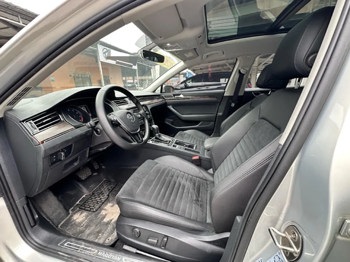 2018 Volkswagen Magotan 2.0T 220HP L4 7DCT,autocango,china used car exporter,china ev exporter,chinese used car exporter,chinese used ev exporter