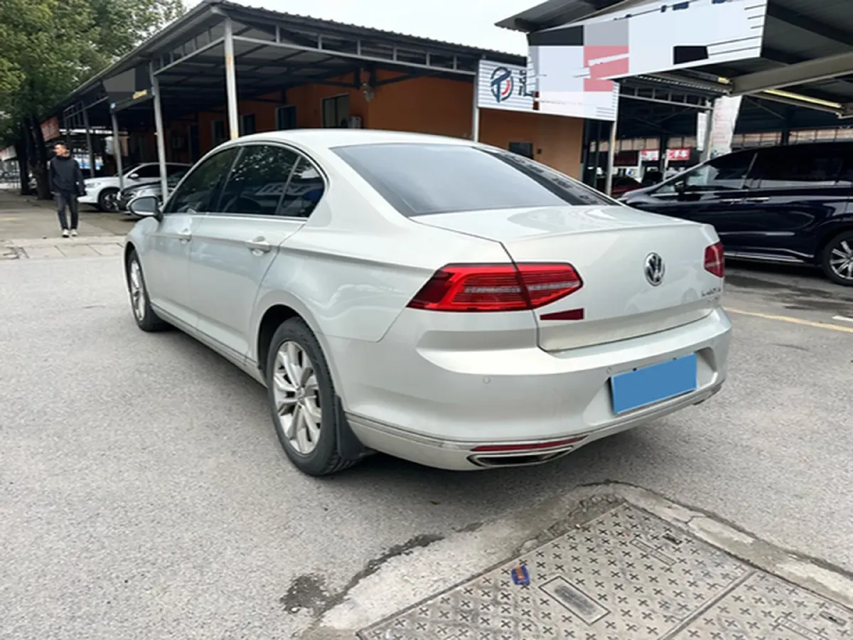 2018 Volkswagen Magotan 2.0T 220HP L4 7DCT,autocango,china used car exporter,china ev exporter,chinese used car exporter,chinese used ev exporter