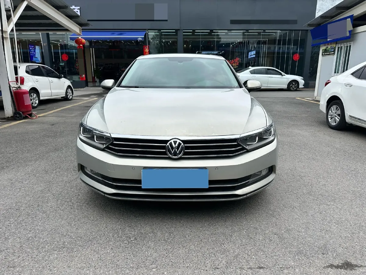 2018 Volkswagen Magotan 2.0T 220HP L4 7DCT,autocango,china used car exporter,china ev exporter,chinese used car exporter,chinese used ev exporter