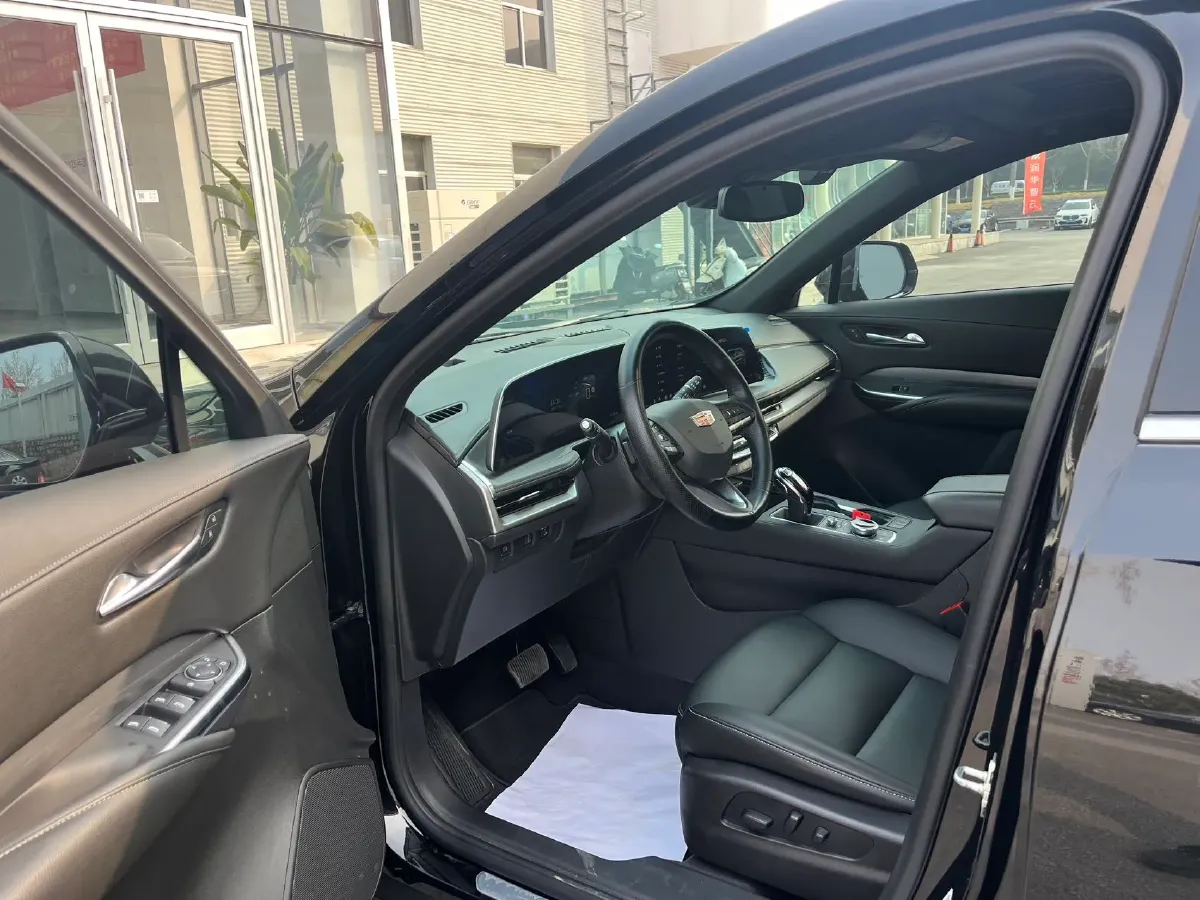 2024 Cadillac XT4 2.0T 237HP L4 9AT,autocango,china used car exporter,china ev exporter,chinese used car exporter,chinese used ev exporter