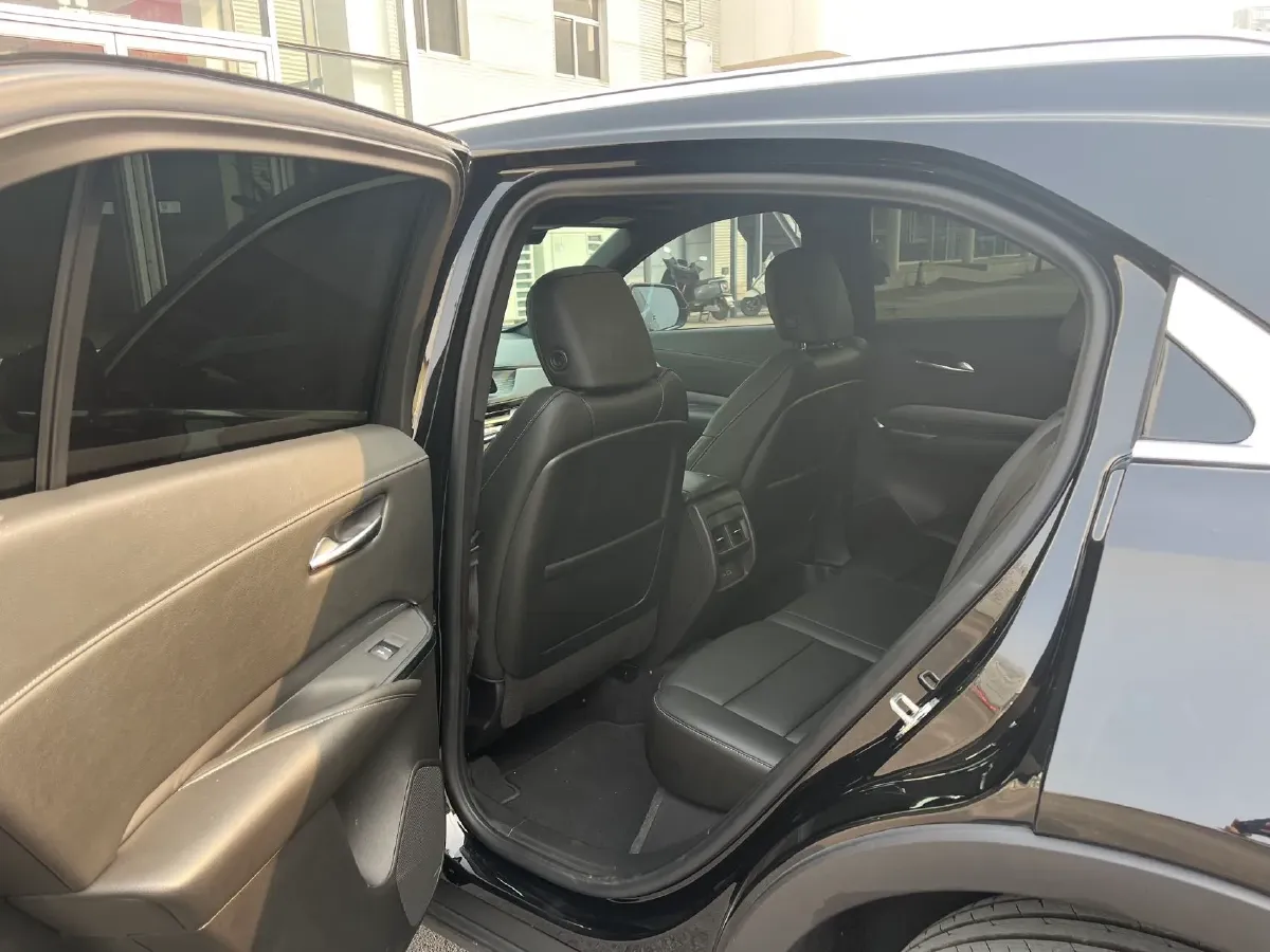 2024 Cadillac XT4 2.0T 237HP L4 9AT,autocango,china used car exporter,china ev exporter,chinese used car exporter,chinese used ev exporter