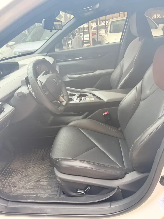 2022 ChangAn UNI-V 1.5T 188HP L4 7DCT,autocango,china used car exporter,china ev exporter,chinese used car exporter,chinese used ev exporter